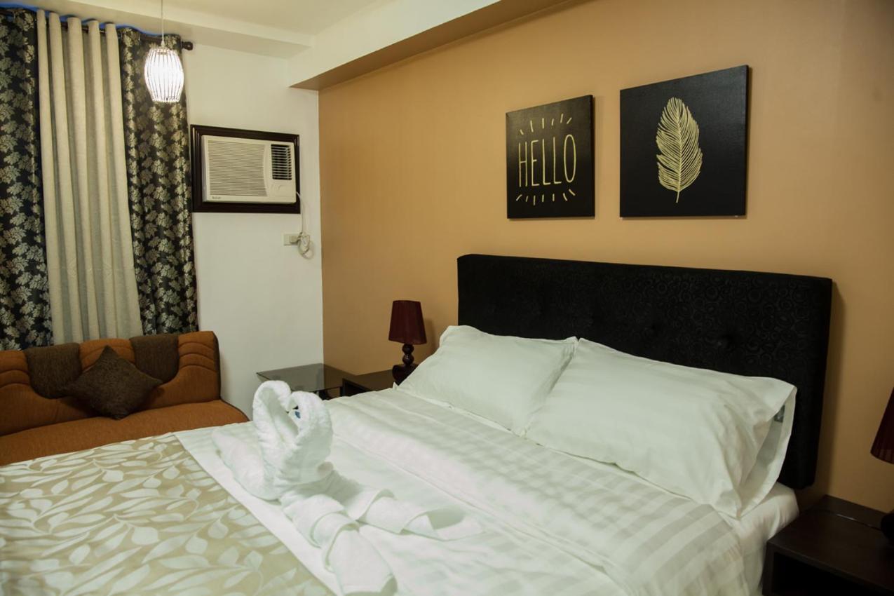 Melbourne Suites Makati City Esterno foto