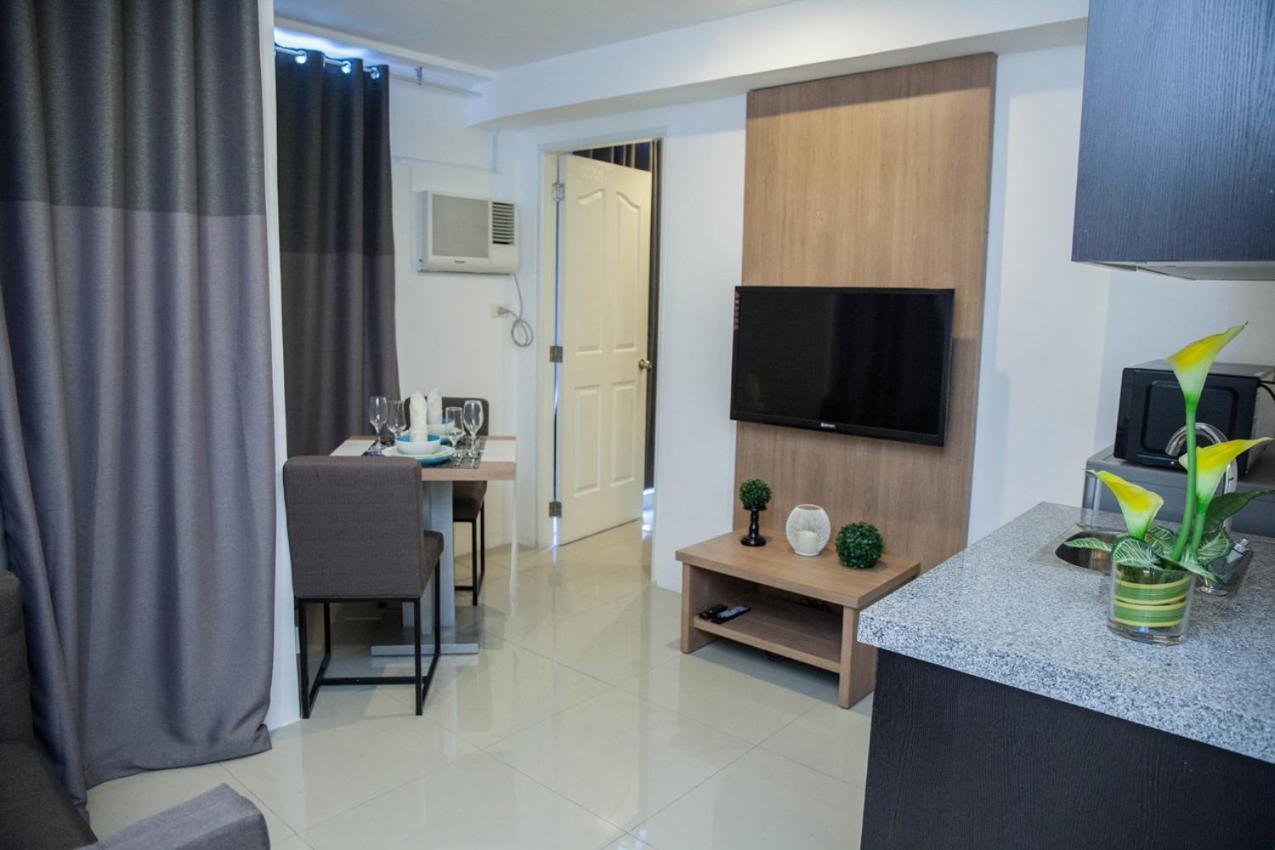 Melbourne Suites Makati City Esterno foto