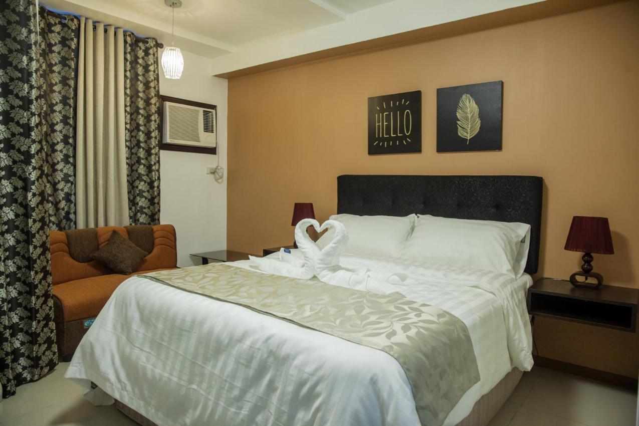 Melbourne Suites Makati City Esterno foto