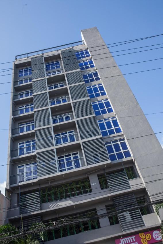 Melbourne Suites Makati City Esterno foto