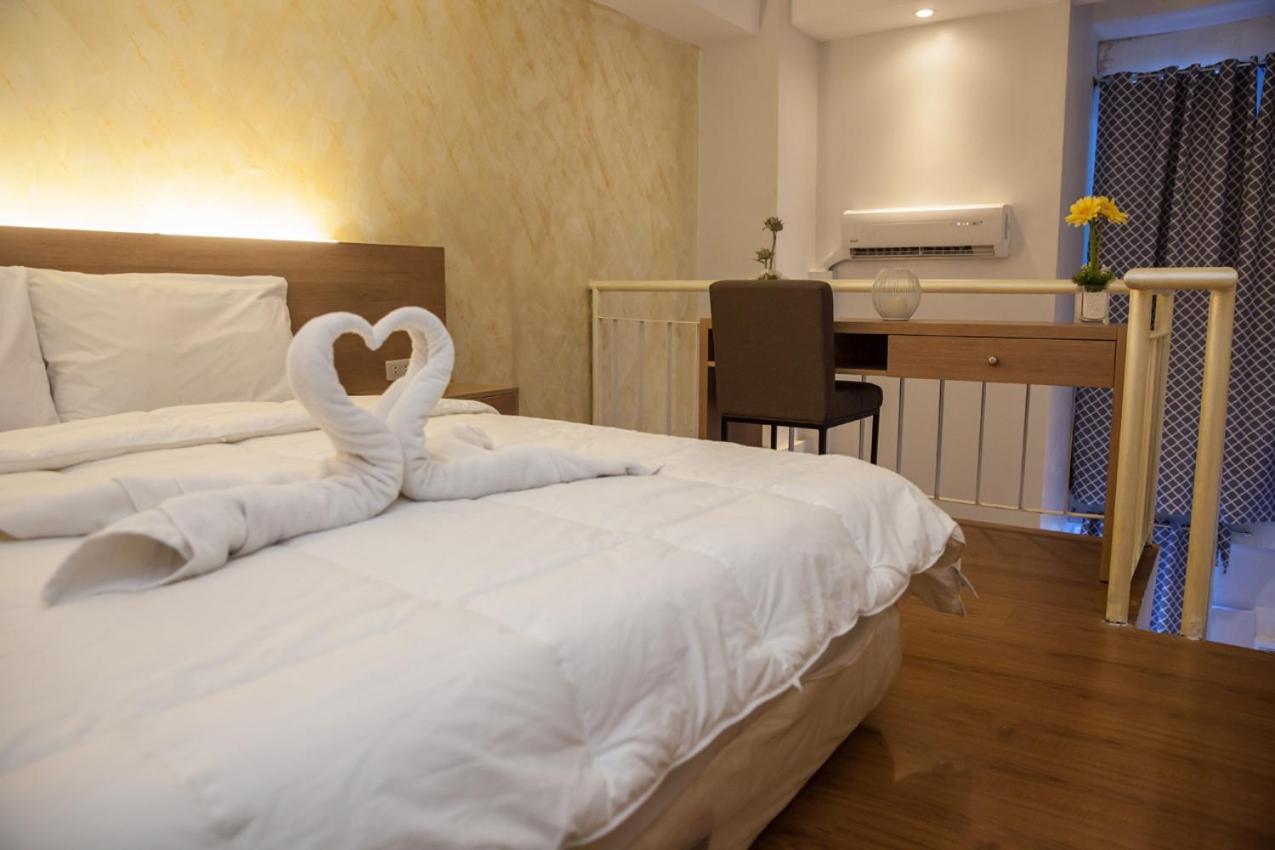 Melbourne Suites Makati City Esterno foto