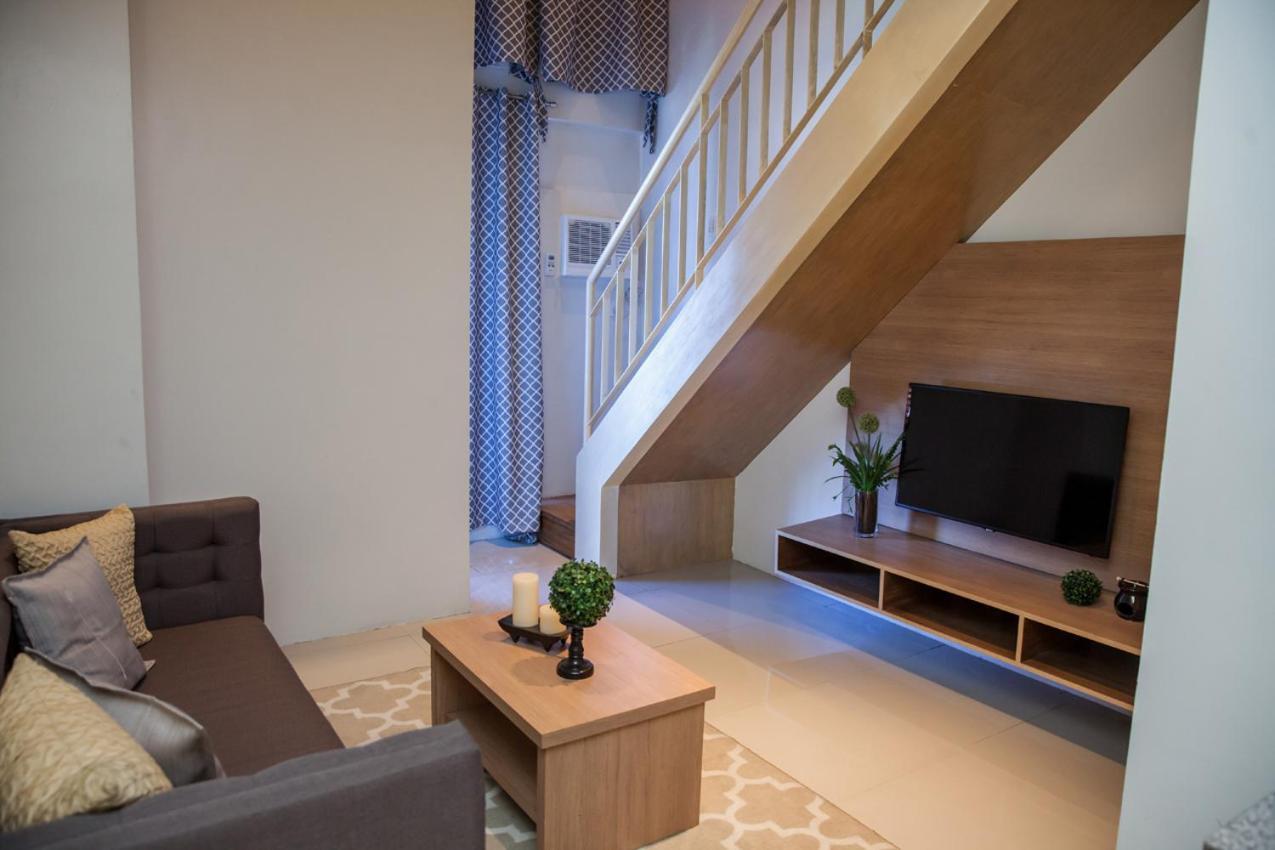 Melbourne Suites Makati City Esterno foto