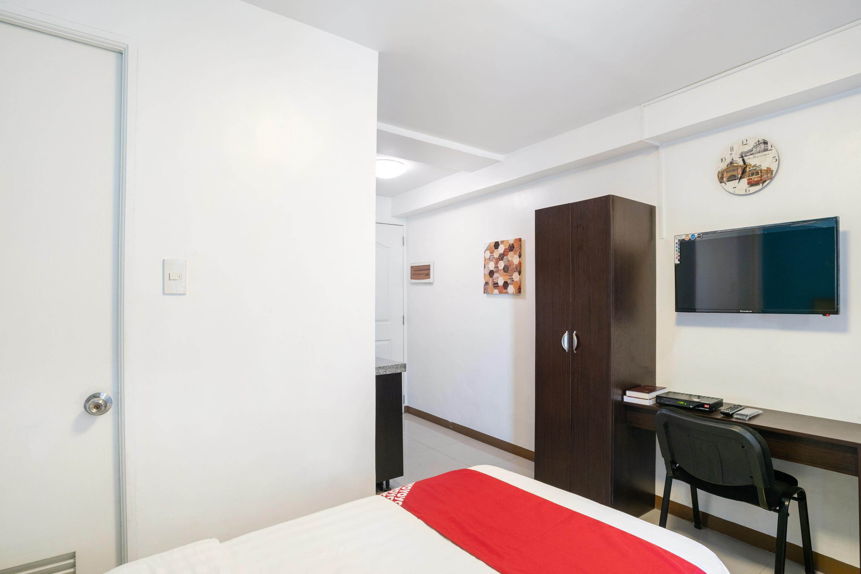 Melbourne Suites Makati City Esterno foto