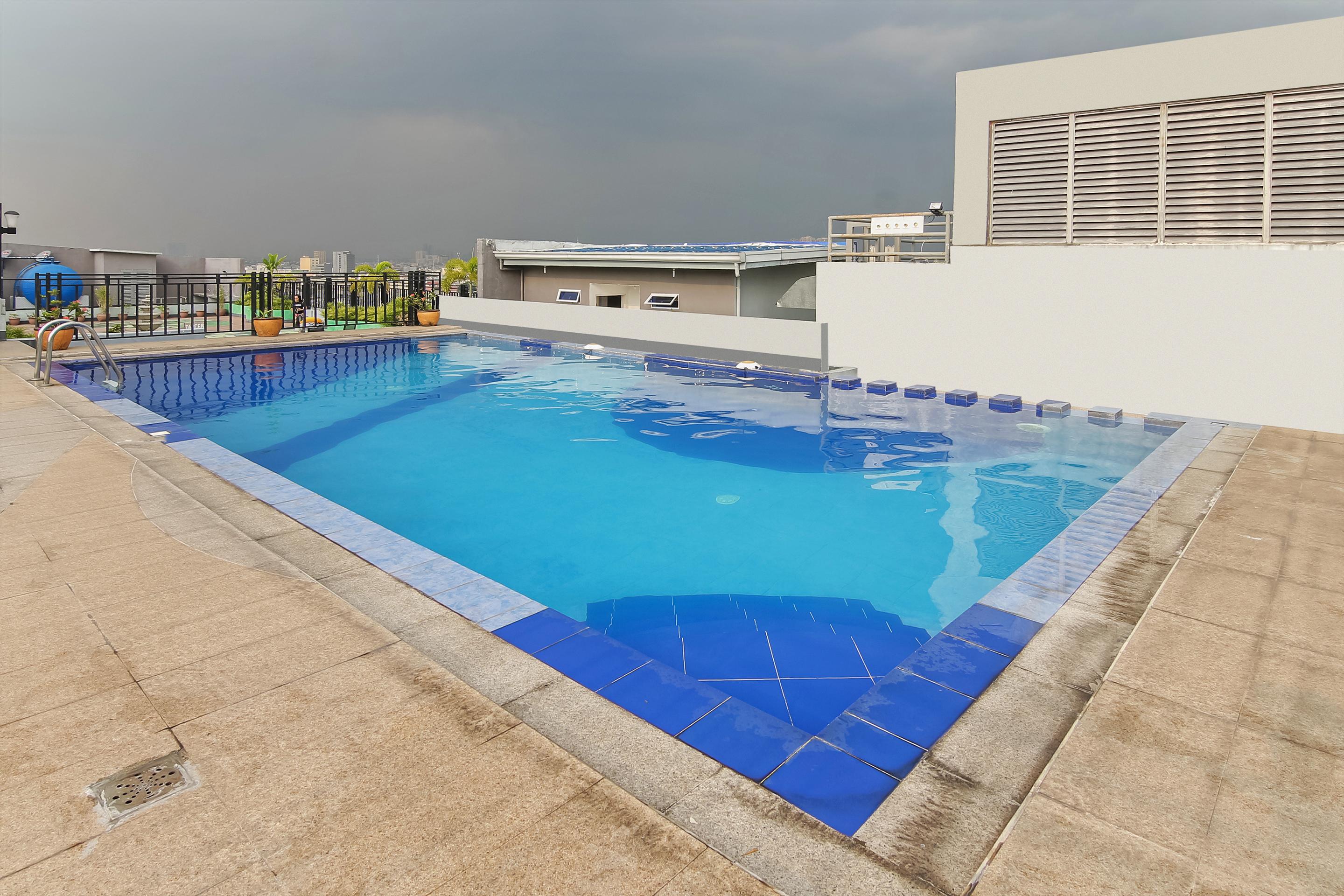 Melbourne Suites Makati City Esterno foto