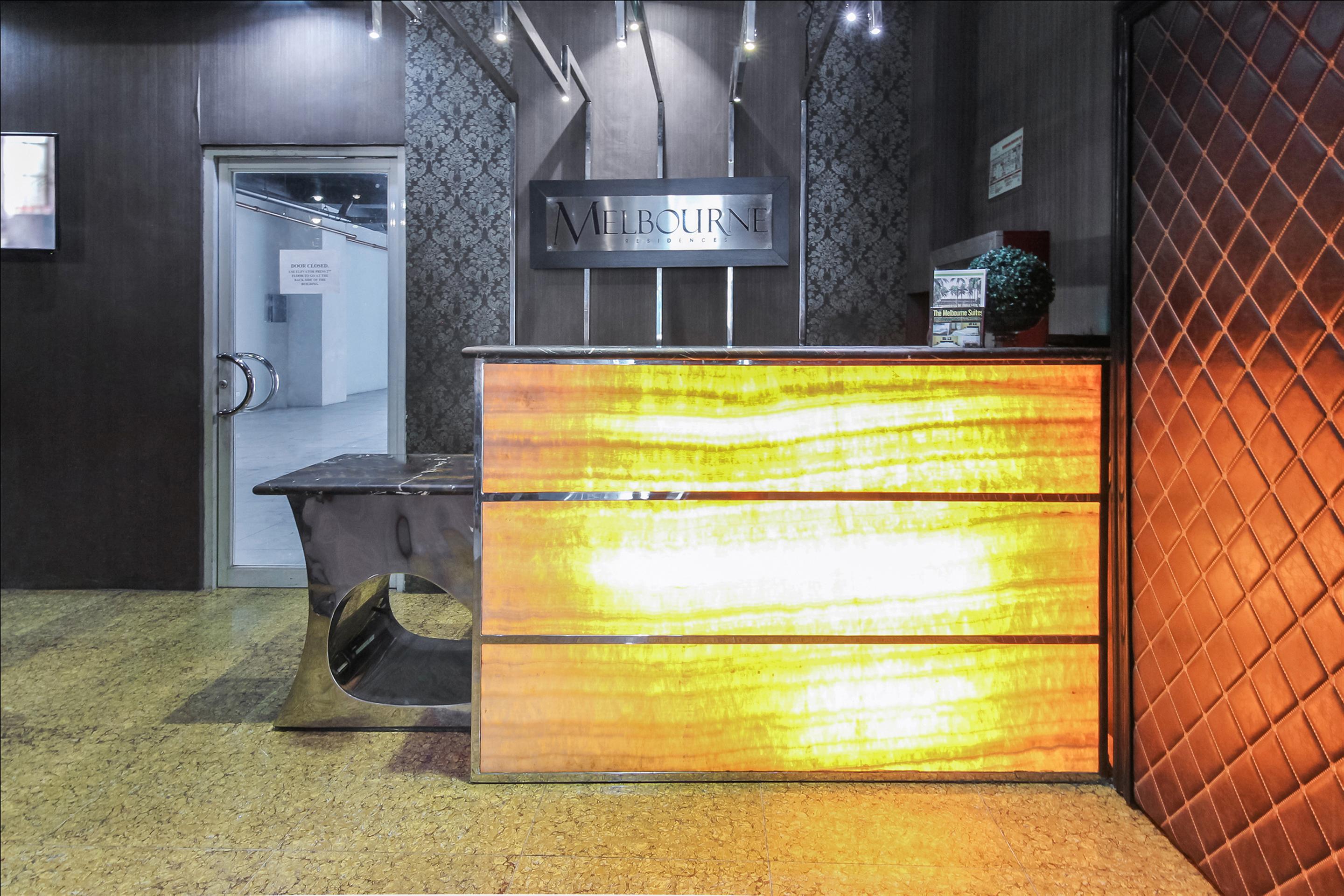 Melbourne Suites Makati City Esterno foto