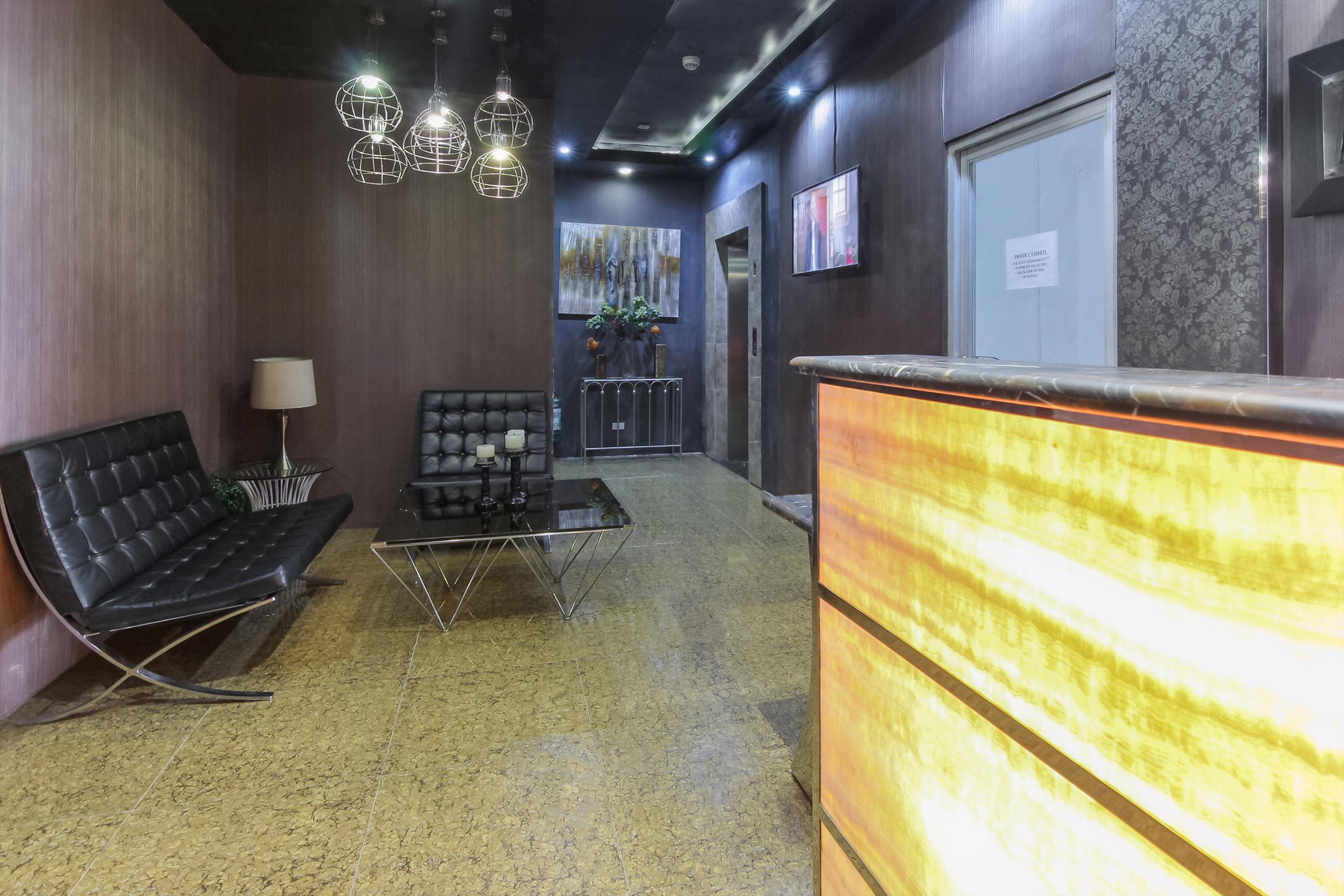 Melbourne Suites Makati City Esterno foto