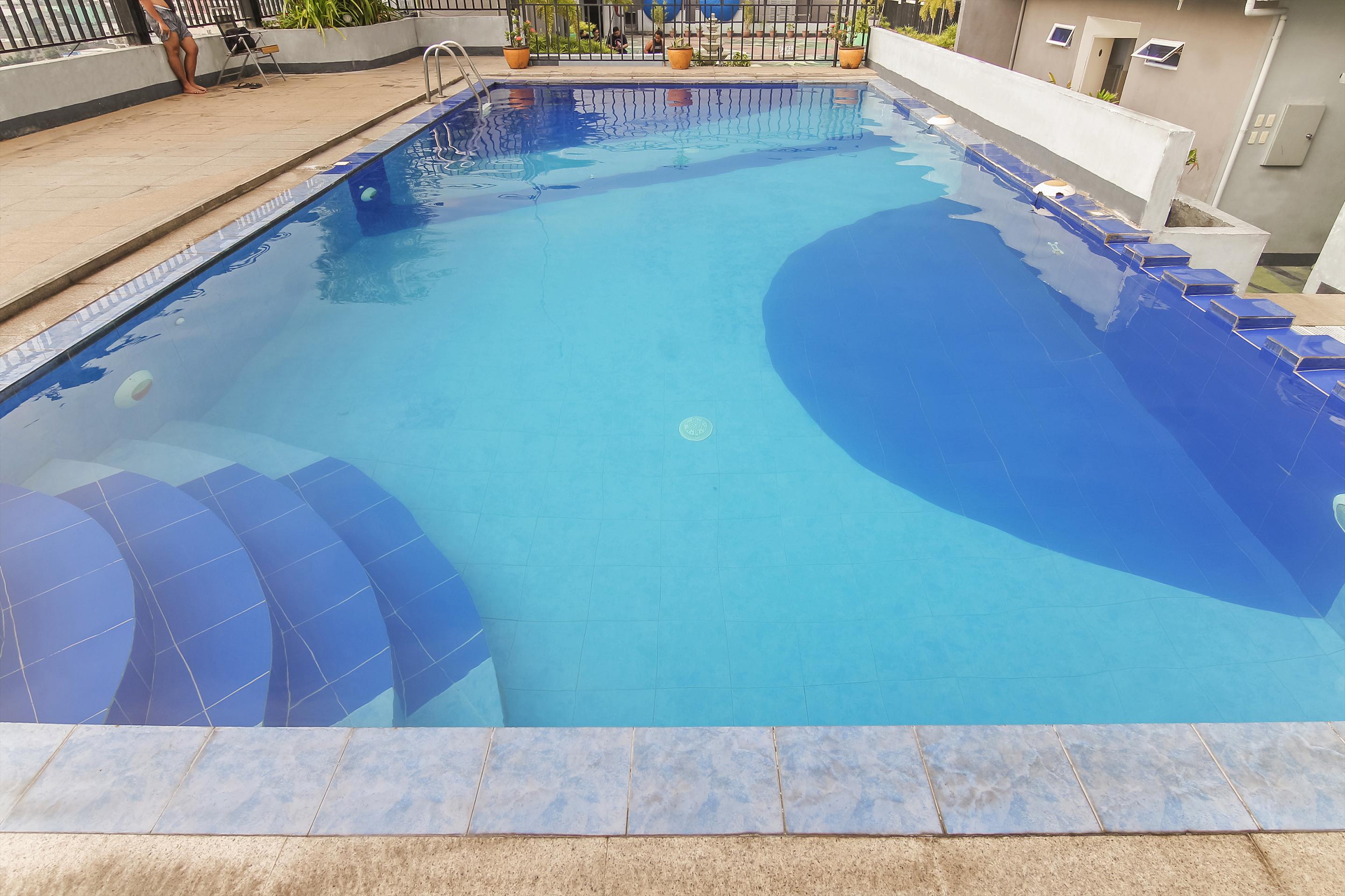 Melbourne Suites Makati City Esterno foto