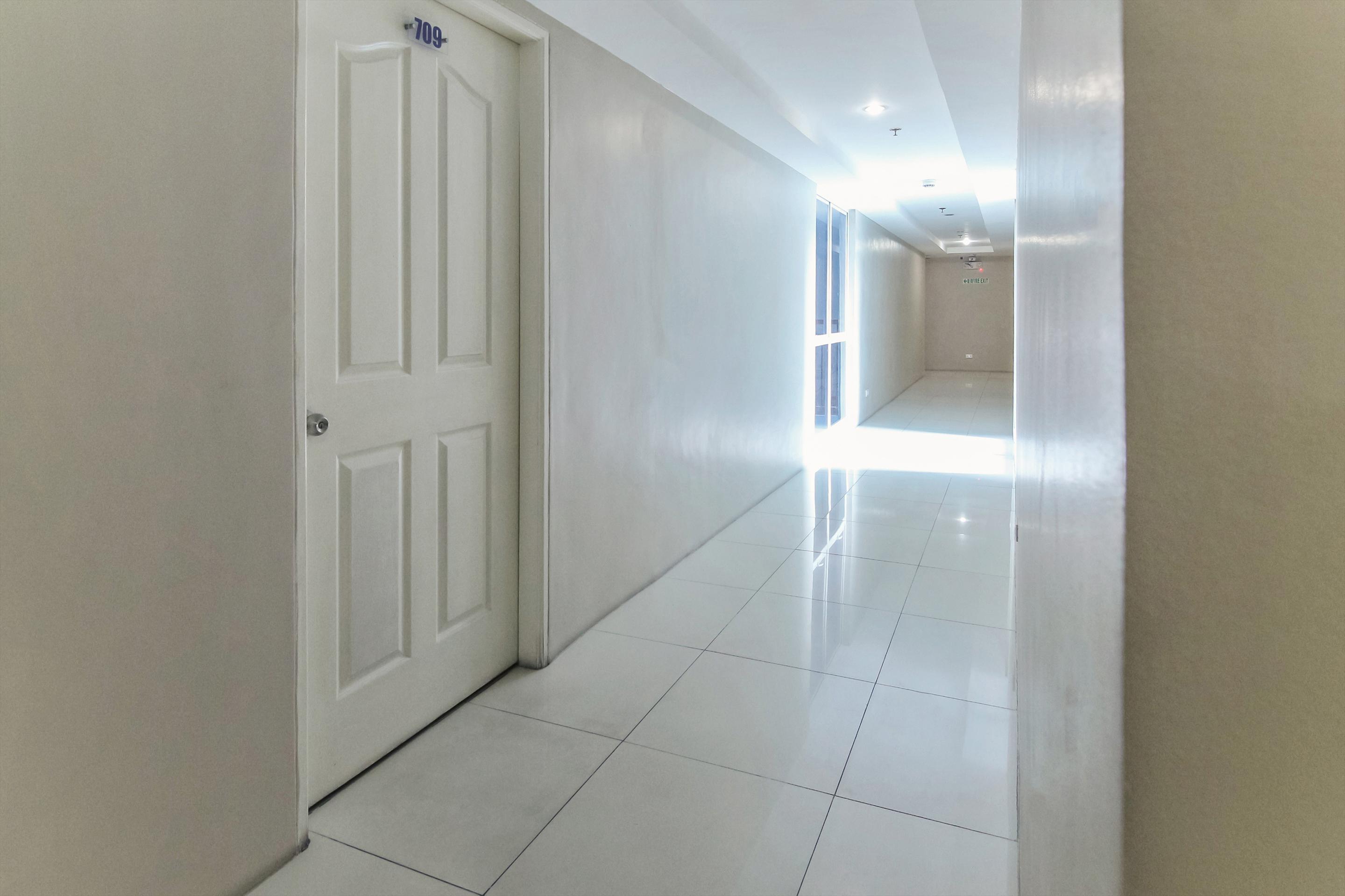 Melbourne Suites Makati City Esterno foto